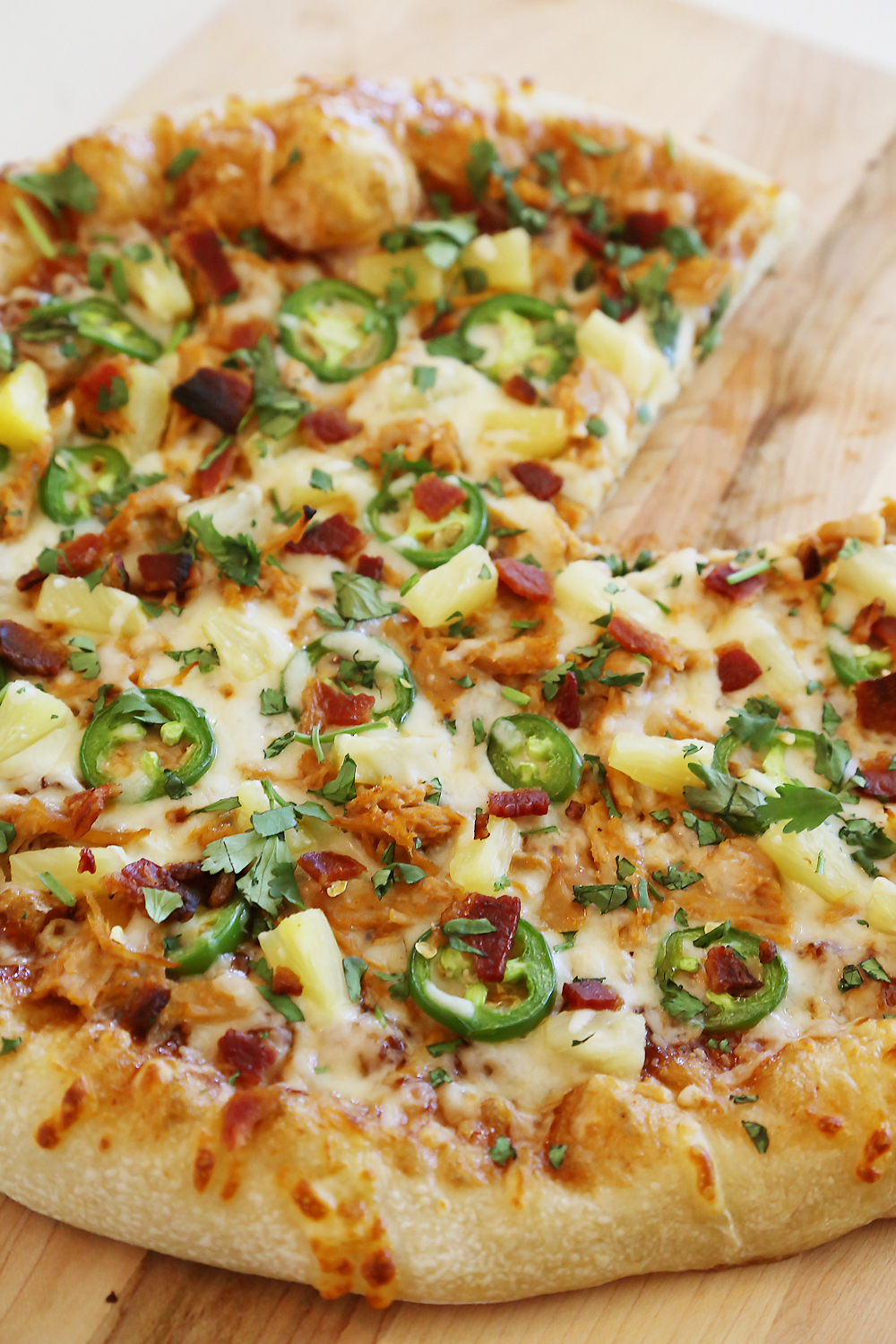 Pulled Pork Jalapeno Pineapple Pizza with Bacon and Cilantro – Gooey, cheesy pizza (plus dough recipe) that makes the perfect summer meal! Thecomfortofcooking.com