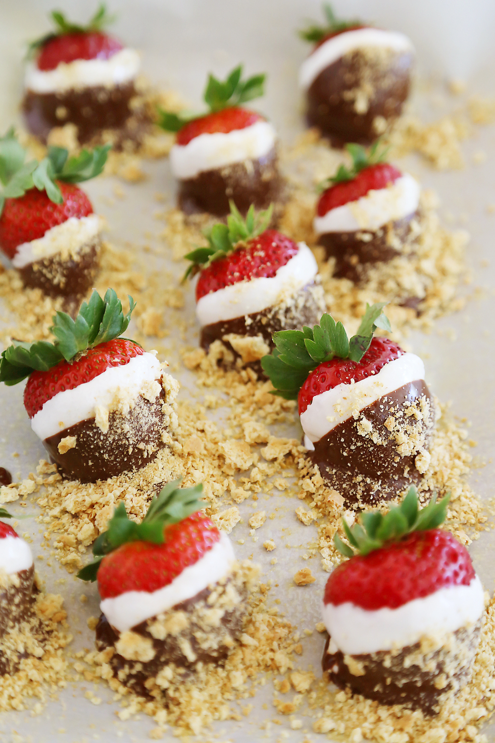 S'mores Dipped Strawberries – Juicy fresh strawberries dipped in layers of creamy chocolate and sticky sweet marshmallow! thecomfortofcooking.com