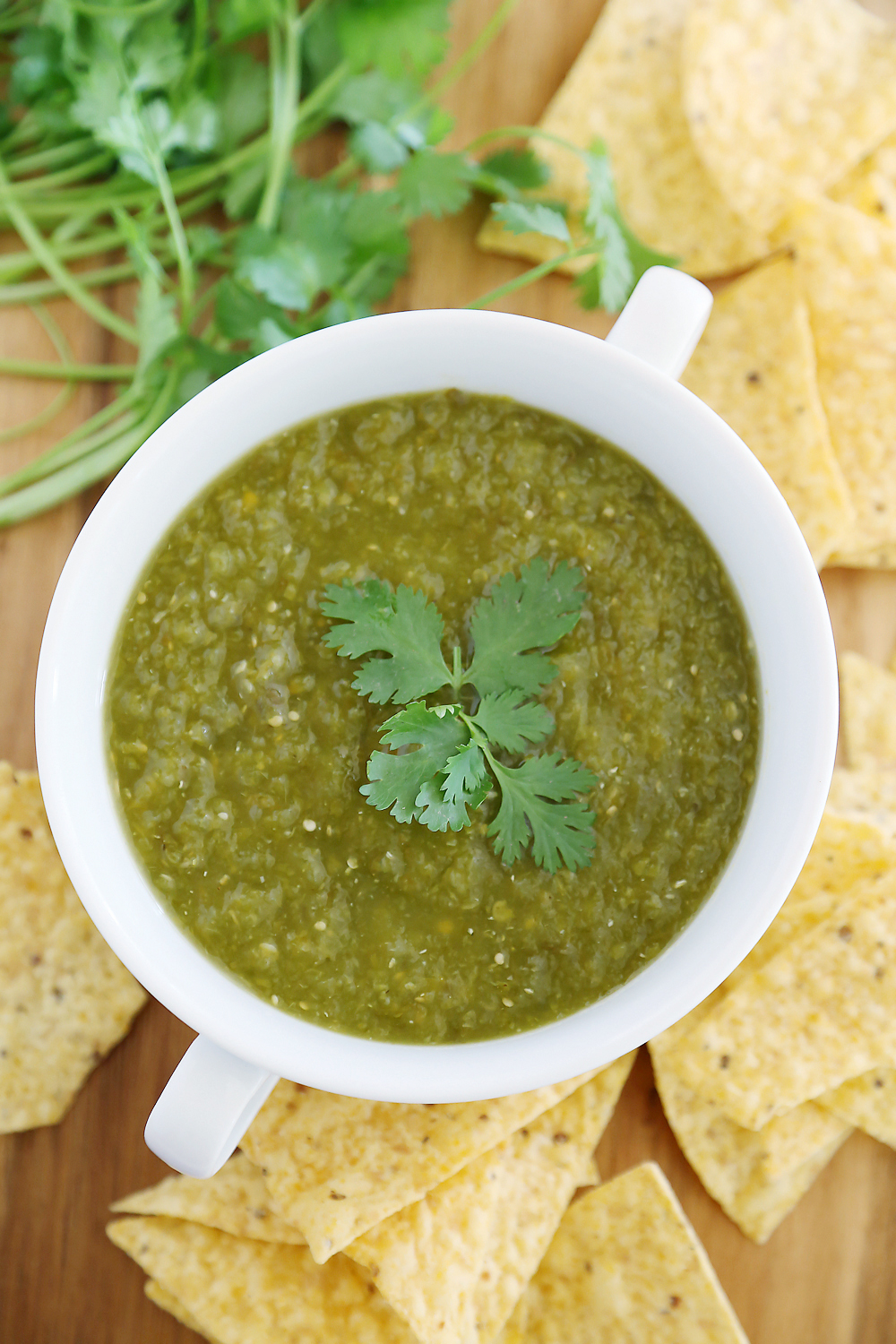 Hatch Green Chile Salsa Verde – Spicy, tangy salsa with roasted chilies, tomatillos and lime makes a perfect party appetizer! thecomfortofcooking.com