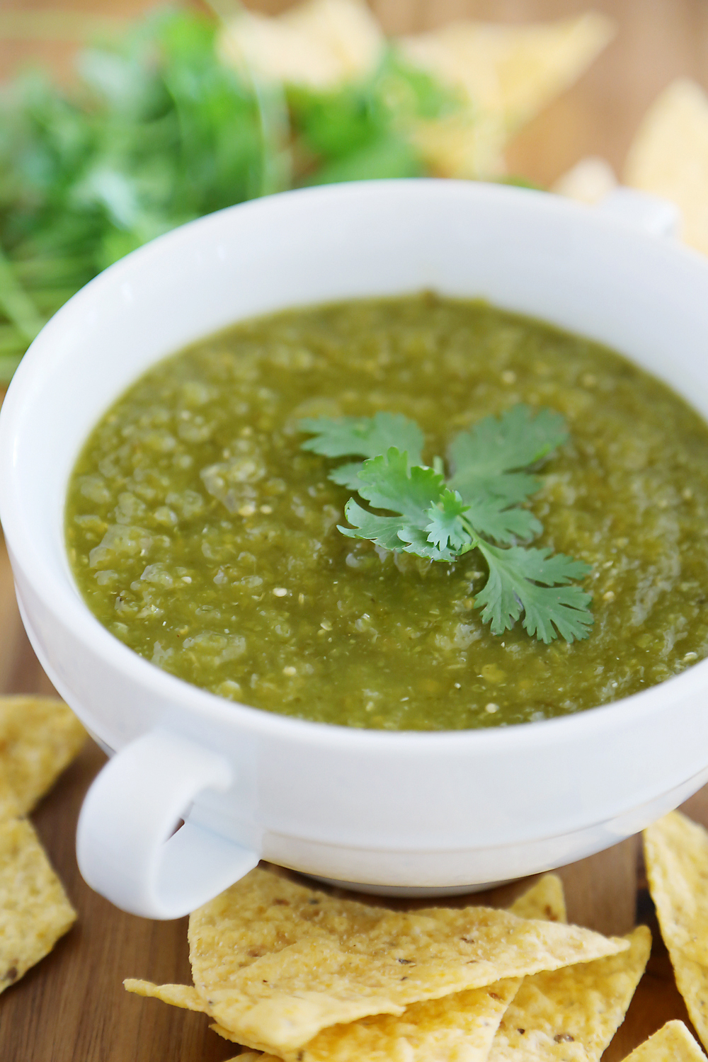 Hatch Green Chile Salsa Verde – Spicy, tangy salsa with roasted chilies, tomatillos and lime makes a perfect party appetizer! thecomfortofcooking.com