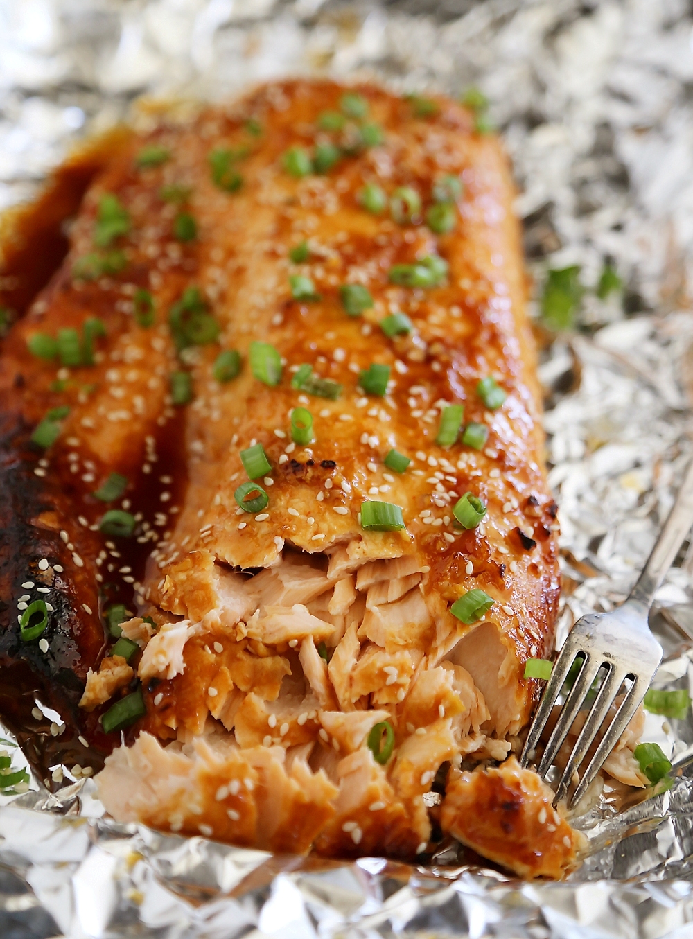 Honey-Soy Asian Salmon in Foil – The most tender, flavorful salmon I've ever tasted – and SO easy! thecomfortofcooking.com