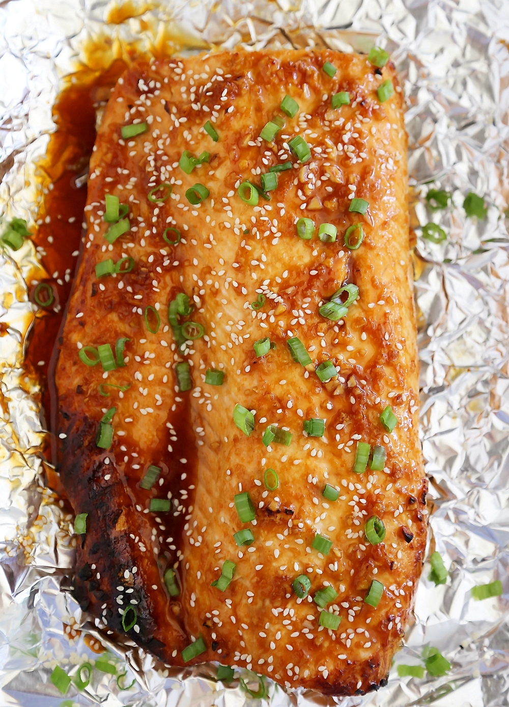 Honey-Soy Asian Salmon in Foil – The most tender, flavorful salmon I've ever tasted – and SO easy! thecomfortofcooking.com