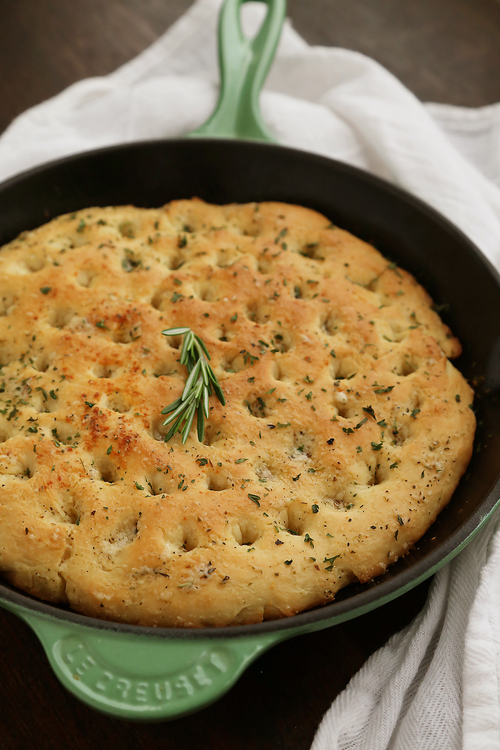 One-Hour Skillet Garlic Parmesan Focaccia - So soft and fluffy! This bread is the perfect side for hearty vegetable dishes, soups, stews and saucy roasts. Thecomfortofcooking.com