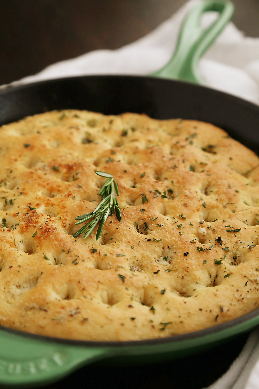 One-Hour Skillet Garlic Parmesan Focaccia - So soft and fluffy! This bread is the perfect side for hearty vegetable dishes, soups, stews and saucy roasts. Thecomfortofcooking.com