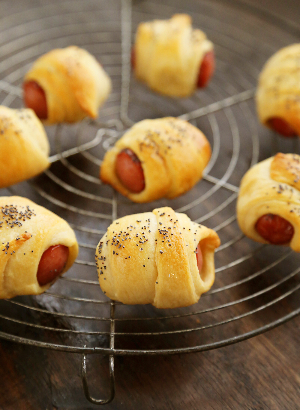 3-Ingredient Crescent Hot Dog Rollups – These fluffy, buttery appetizer bites are perfect for parties + lunchboxes! So delicious and fun to make with kids! Thecomfortofcooking.com