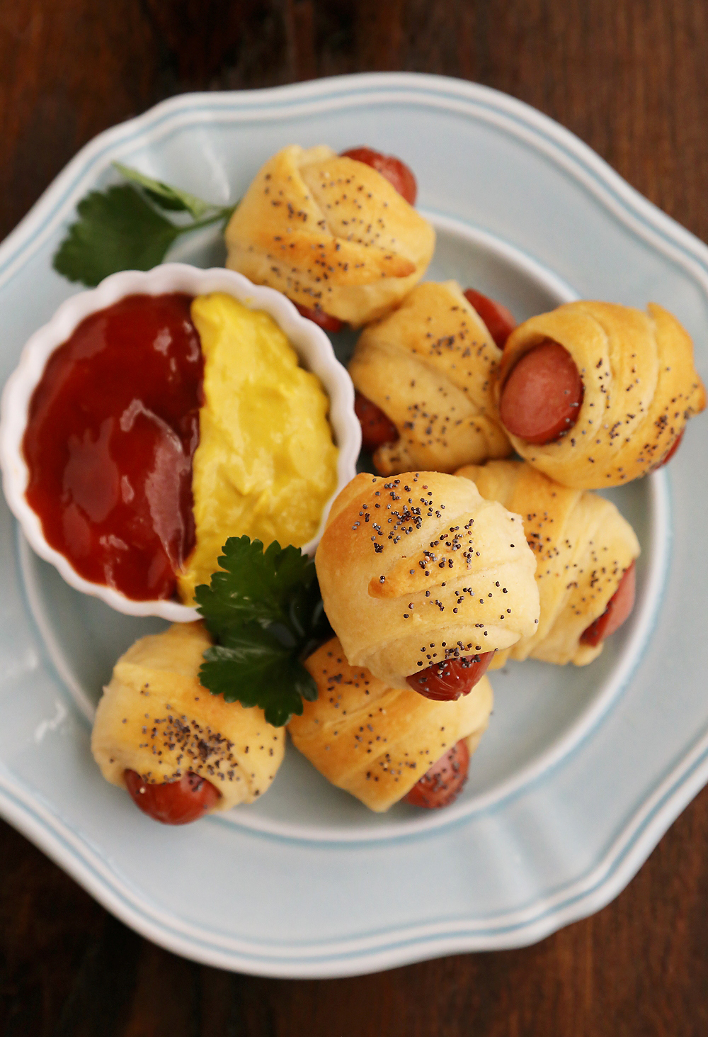 3-Ingredient Crescent Hot Dog Rollups – These fluffy, buttery appetizer bites are perfect for parties + lunchboxes! So delicious and fun to make with kids! Thecomfortofcooking.com