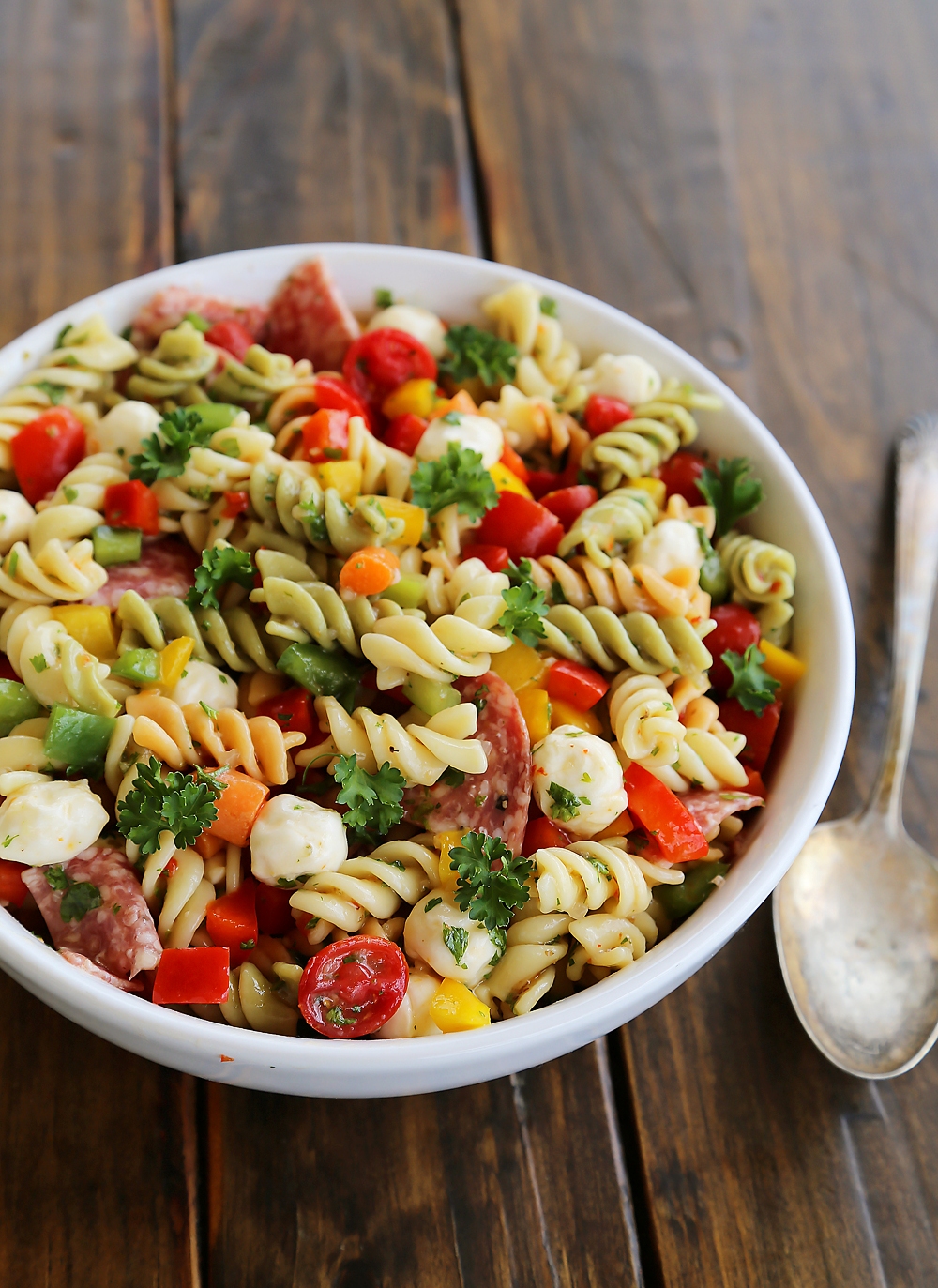 Italian Pasta Salad – So colorful and flavorful, and EASY! Perfect for parties, potlucks and simple weeknight sides. Thecomfortofcooking.com