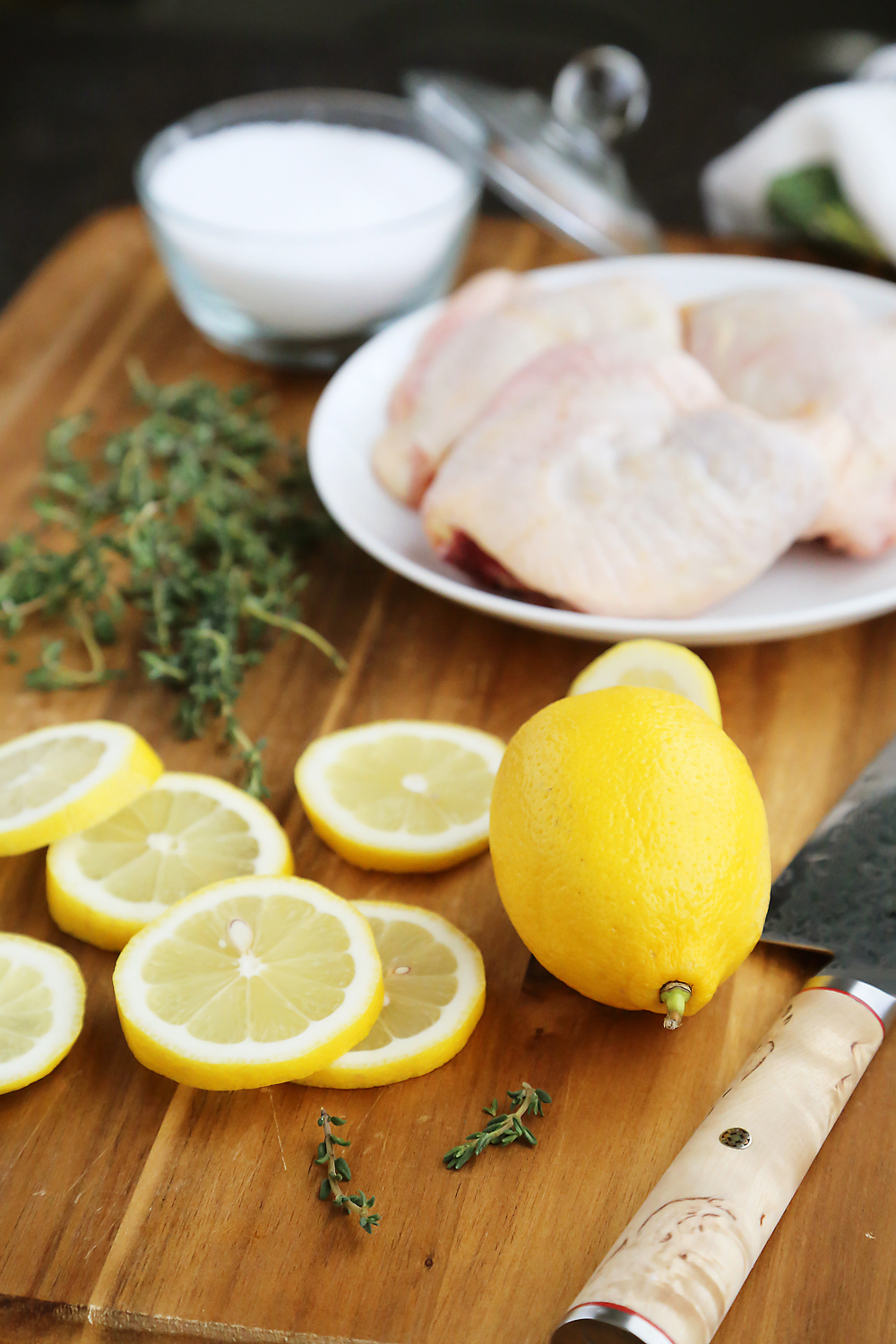 Skillet Crispy Lemon Chicken with White Wine Sauce - This one-skillet dish is deliciously easy for weeknights or elegant dinners in. Serve w. crusty bread for dipping! Thecomfortofcooking.com