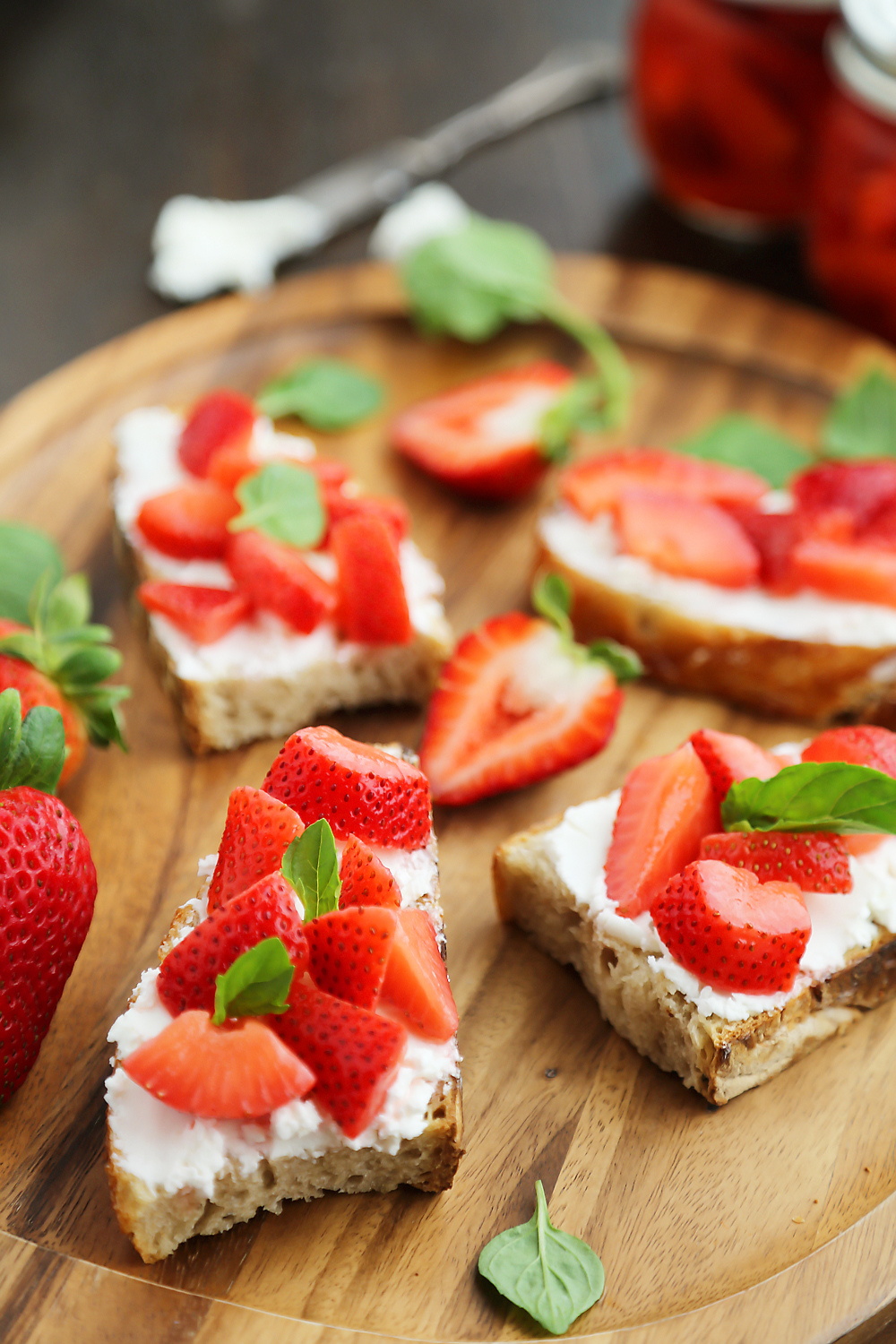 Vanilla Bean Pickled Strawberries with Goat Cheese Crostini - Sweet, tangy vanilla-scented pickled strawberries pair perfectly with goat cheese crostini! So simple, elegant and easy for parties. Thecomfortofcooking.com