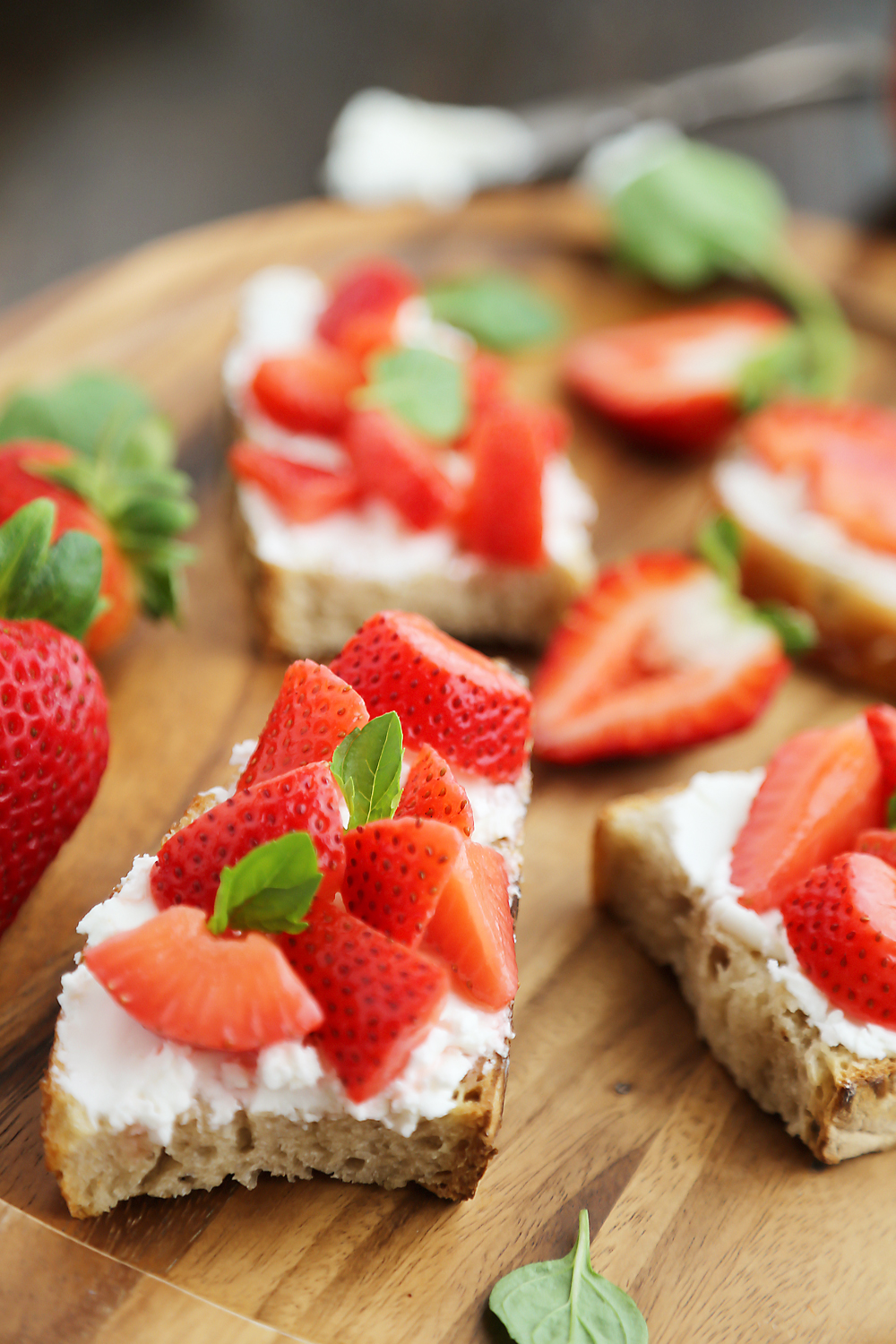 Vanilla Bean Pickled Strawberries with Goat Cheese Crostini - Sweet, tangy vanilla-scented pickled strawberries pair perfectly with goat cheese crostini! So simple, elegant and easy for parties. Thecomfortofcooking.com