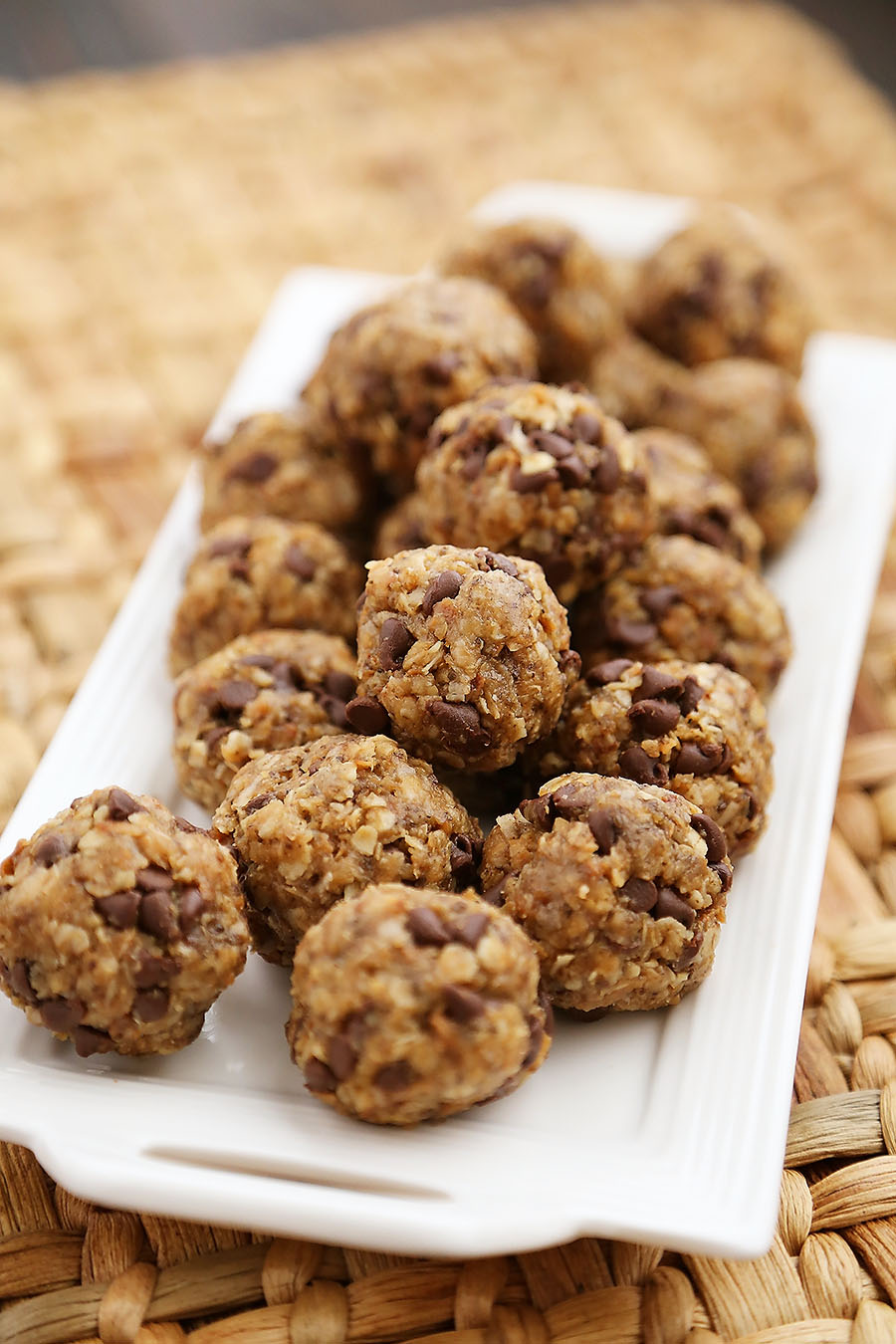 Chocolate Chip Peanut Butter Granola Bites - Easy, protein-packed granola bites are perfect for snacking on to reenergize your day! Made with delicious @JifPeanutButter. Thecomfortofcooking.com