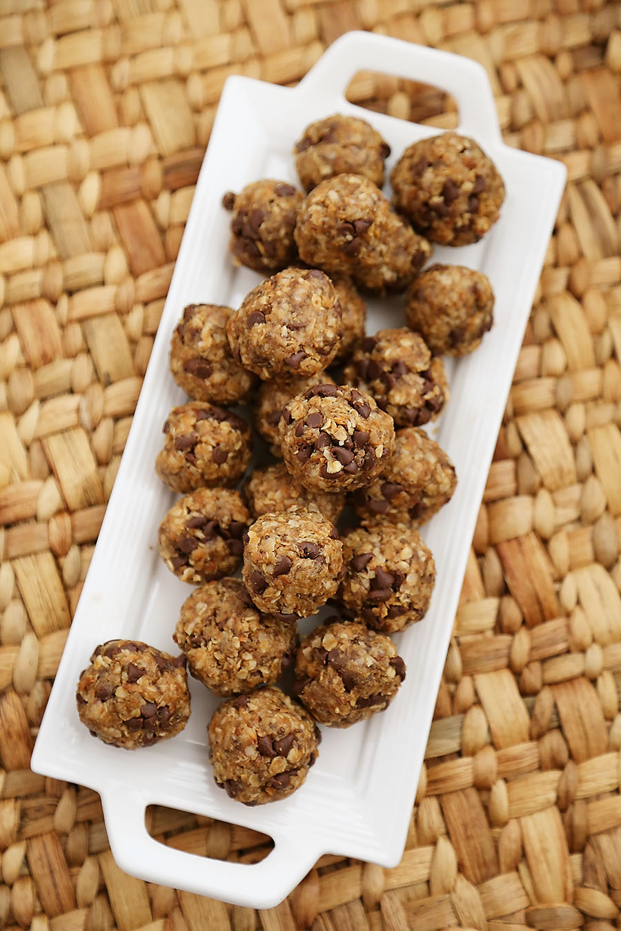 Chocolate Chip Peanut Butter Granola Bites - Easy, protein-packed granola bites are perfect for snacking on to reenergize your day! Made with delicious @JifPeanutButter. Thecomfortofcooking.com