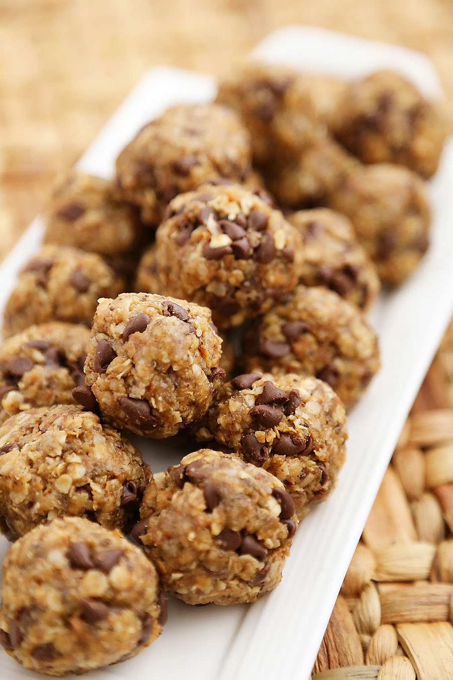 Chocolate Chip Peanut Butter Granola Bites - Easy, protein-packed granola bites are perfect for snacking on to reenergize your day! Made with delicious @JifPeanutButter. Thecomfortofcooking.com