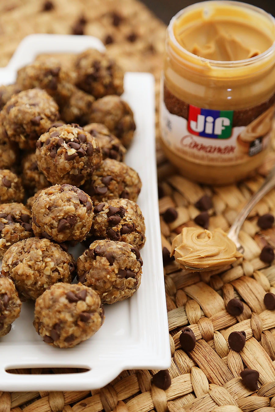 Chocolate Chip Peanut Butter Granola Bites - Easy, protein-packed granola bites are perfect for snacking on to reenergize your day! Made with delicious @JifPeanutButter. Thecomfortofcooking.com