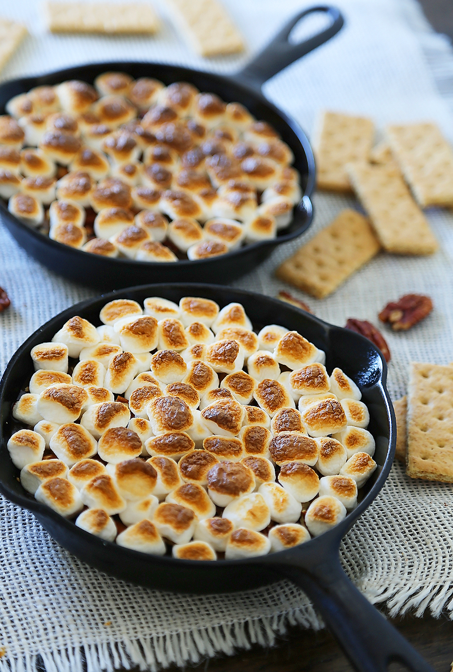 5-Ingredient Caramel Pecan S'mores Dip - Perfect for parties! Loaded with creamy caramel and pecans, this treat is super quick and easy! thecomfortofcooking.com