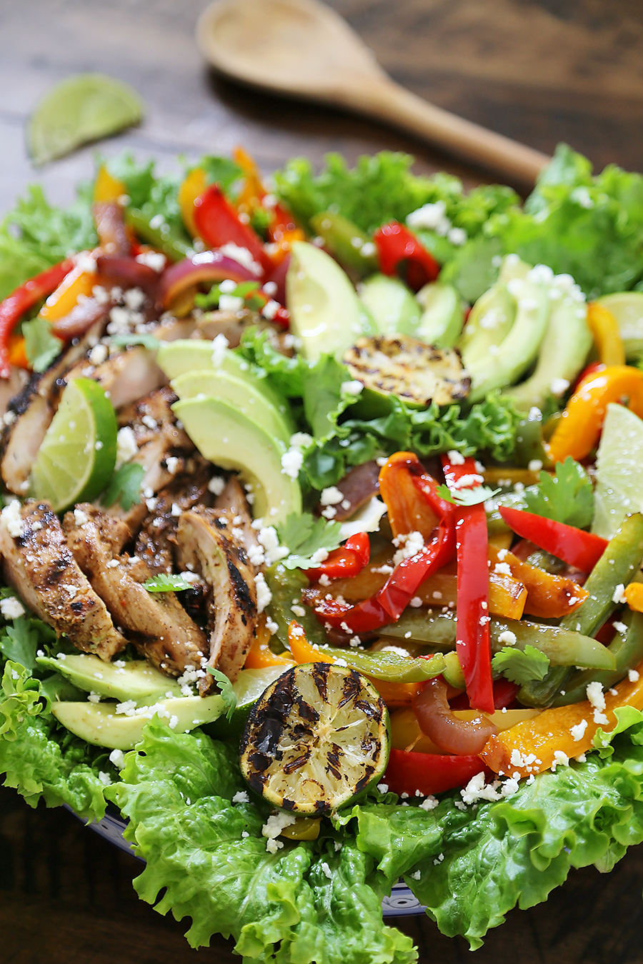 Grilled Chili-Lime Chicken Fajita Salad - Tender, juicy marinated chicken with fresh bell peppers, onions, garlic and avocado slices. SO good. Top with some creamy queso fresco and cilantro for extra eye appeal and flavor! thecomfortofcooking.com