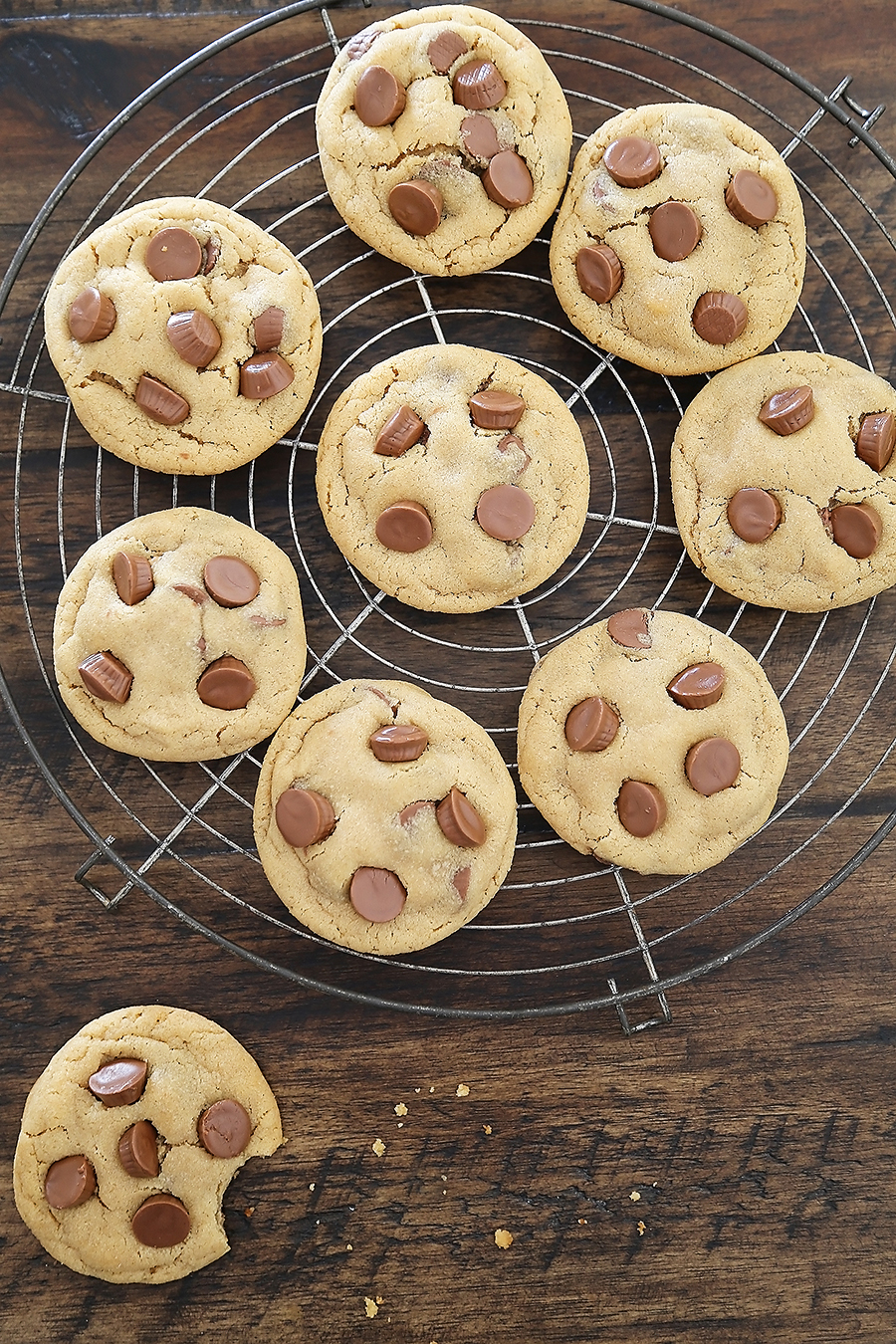 Soft Peanut Butter Cup Cookies - Perfectly soft and chewy peanut butter cookies, with gooey chocolate peanut butter cups hidden inside! Thecomfortofcooking.com
