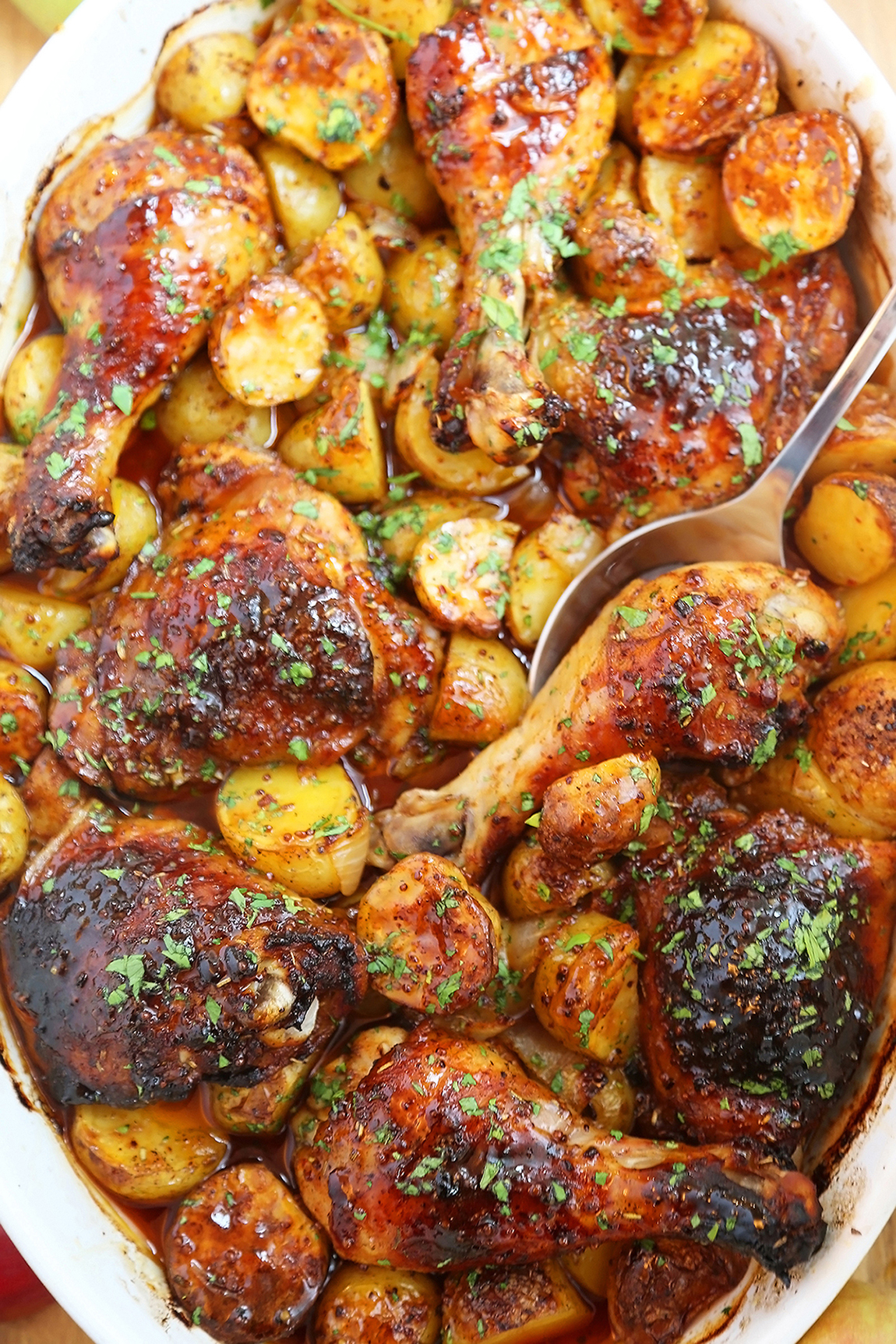 Roasted Apple Cider Chicken with Potatoes and Onions - Juicy, fall-off-the-bone apple cider roasted chicken with crispy potatoes and onions! An delicious, easy all-in-one family dinner. Thecomfortofcooking.com