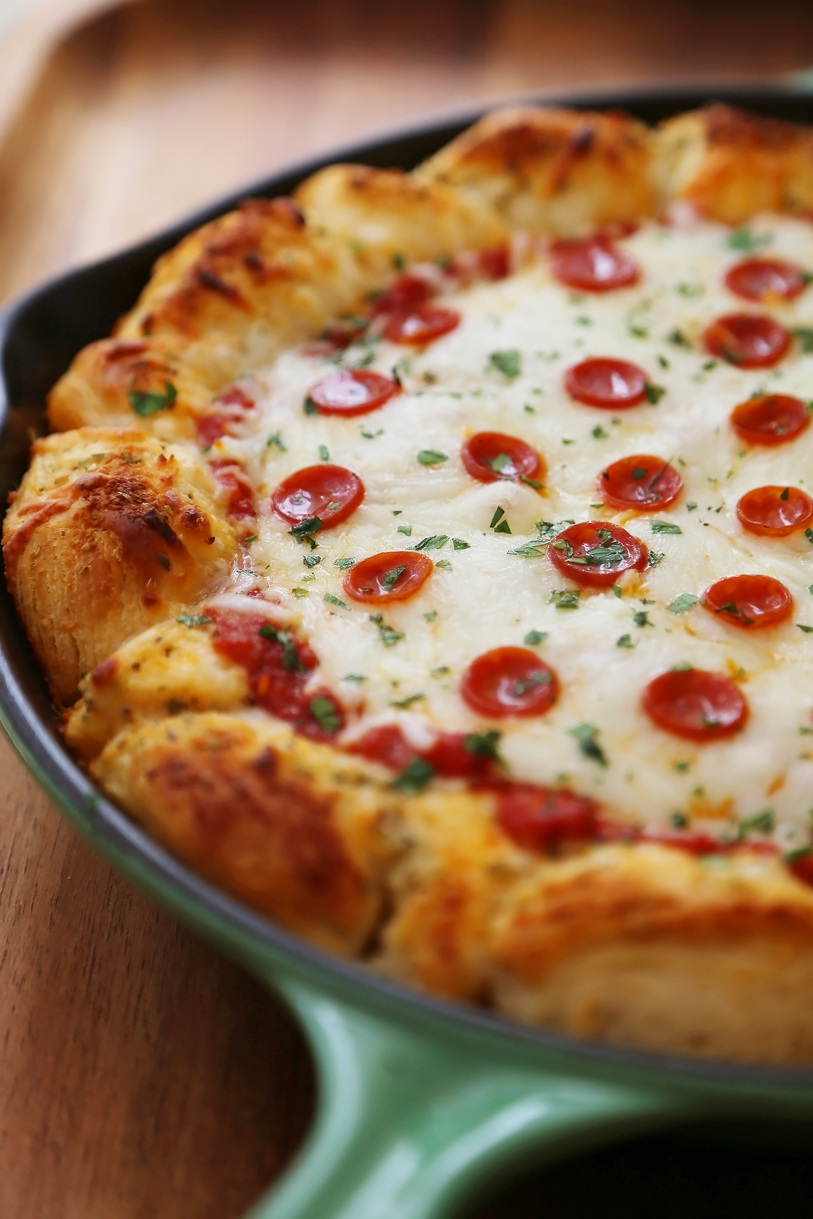 Cheesy Deep Dish Pepperoni Pizza Bites – Pull-apart cheesy pepperoni pizza bread, made easily with biscuits! Add fave toppings and serve for game day, or family nights! thecomfortofcooking.com