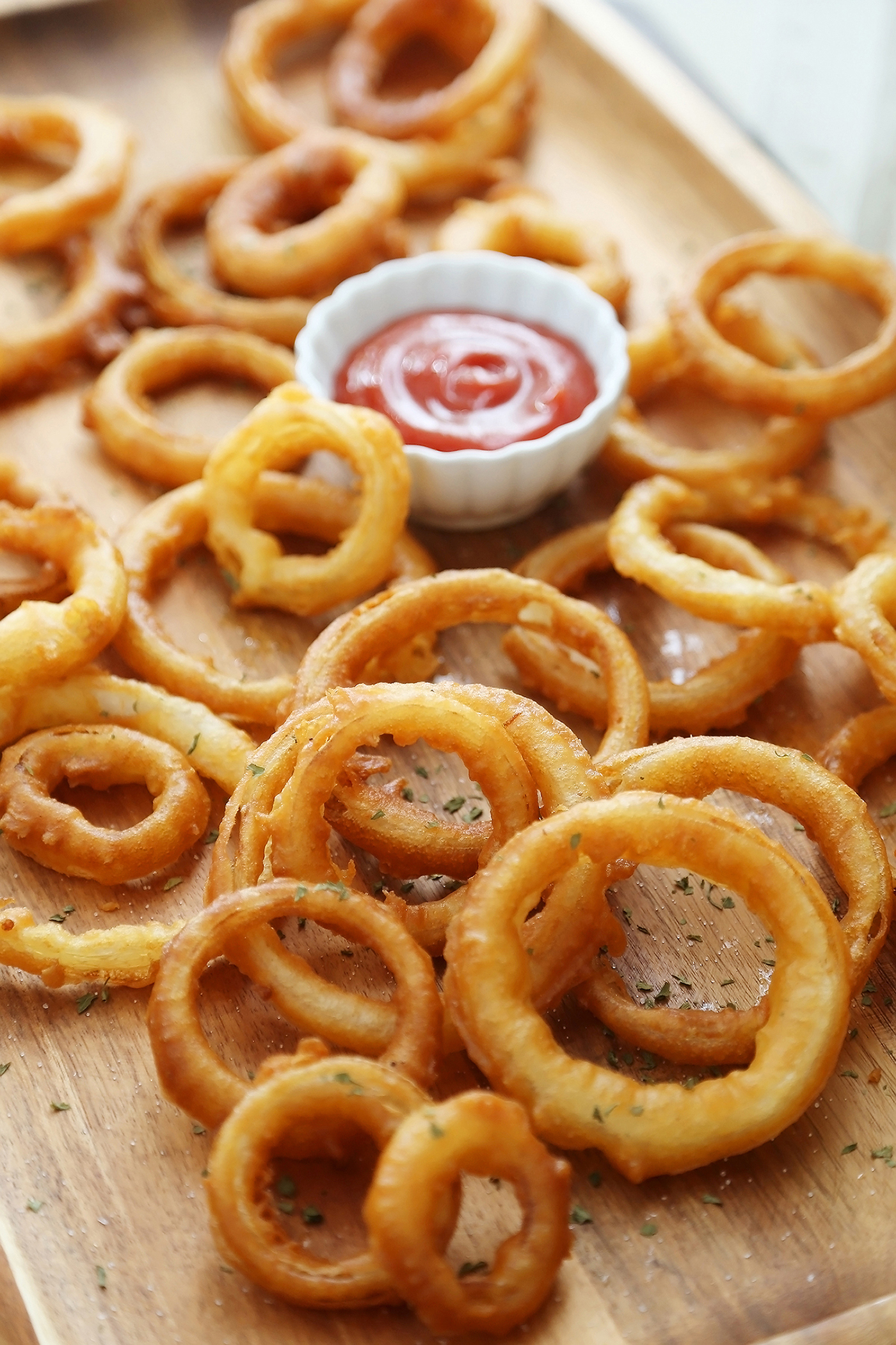 Foolproof Crispy Onion Rings - Snack on a stack of these crispy, salty onion rings! Best-ever recipe for the perfect game-day and family night comfort food! thecomfortofcooking.com