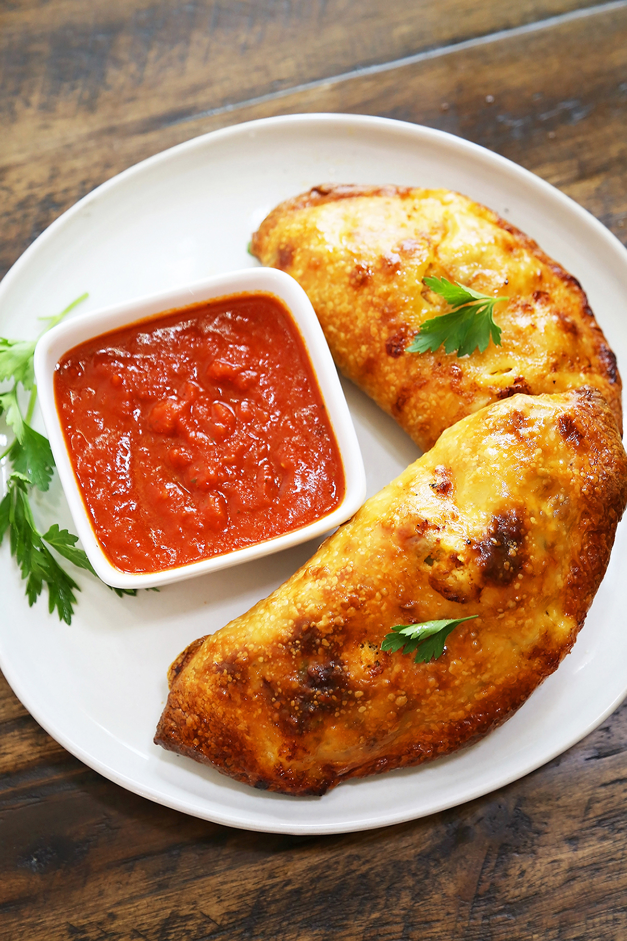 Sausage, Ricotta and Veggie Calzones - Crispy, golden calzones with easy, family friendly ingredients. So delicious dunked in marinara sauce! thecomfortofcooking.com