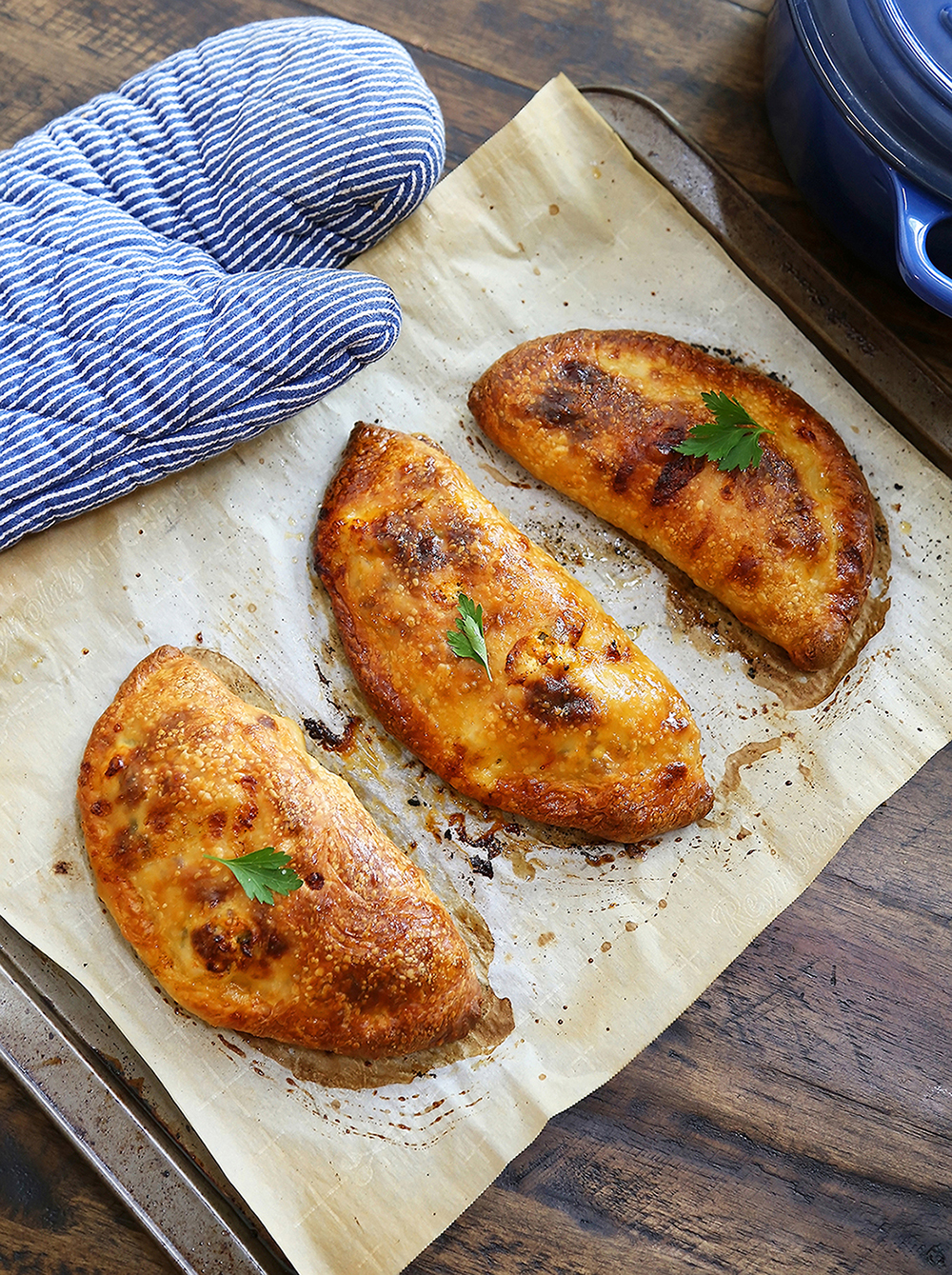 Sausage, Ricotta and Veggie Calzones - Crispy, golden calzones with easy, family friendly ingredients. So delicious dunked in marinara sauce! thecomfortofcooking.com