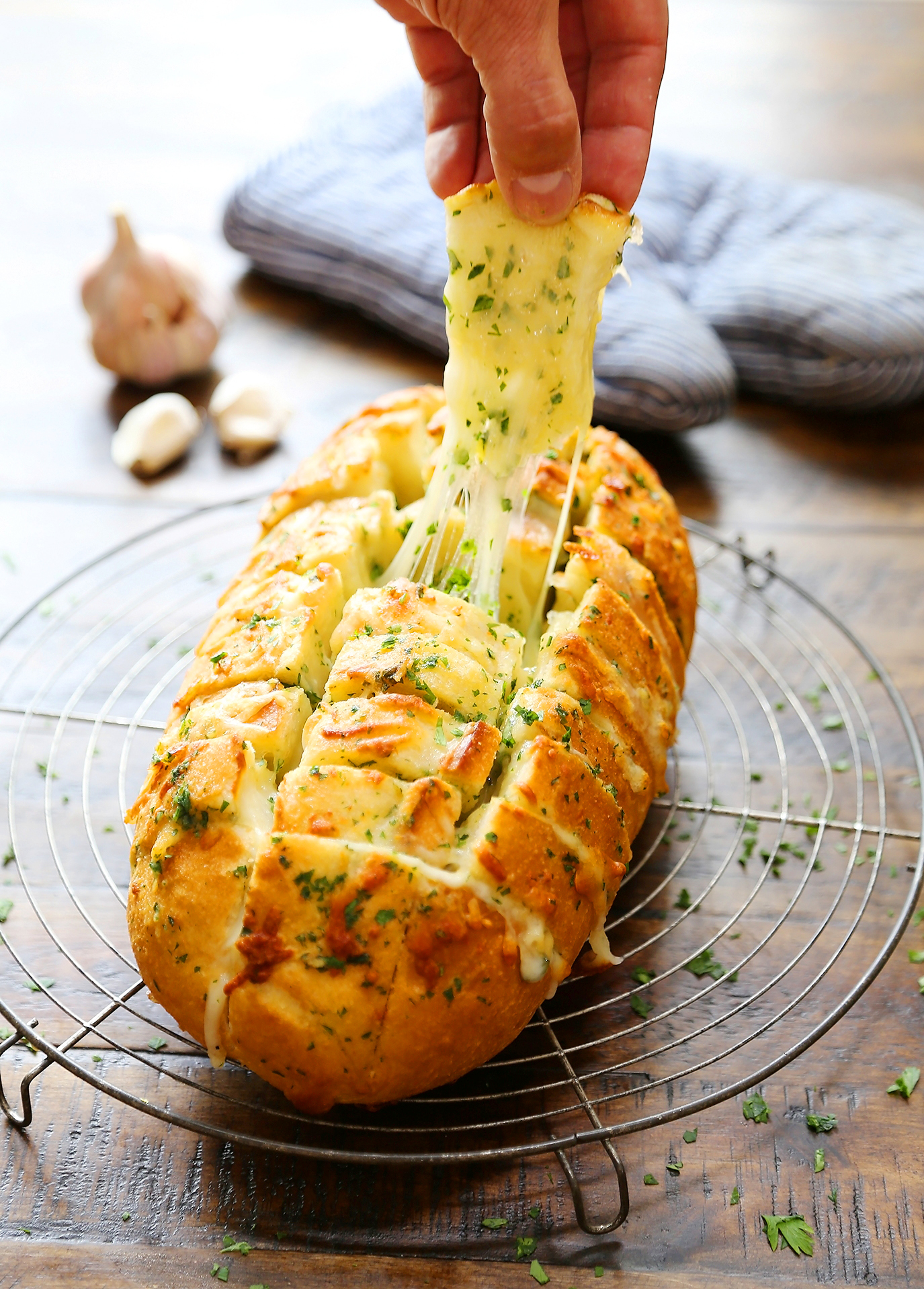 Cheesy Pull-Apart Garlic Bread - Gooey, golden and so addictive! Just 6 ingredients + 30 minutes to make. thecomfortofcooking.com