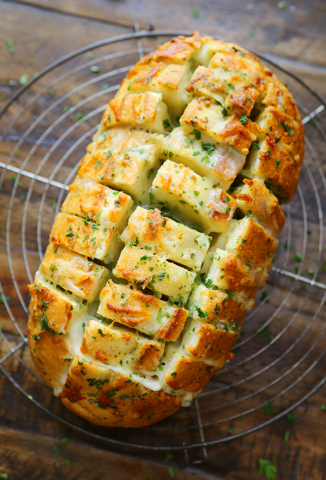 Cheesy Pull-Apart Garlic Bread - Gooey, golden and so addictive! Just 6 ingredients + 30 minutes to make. thecomfortofcooking.com