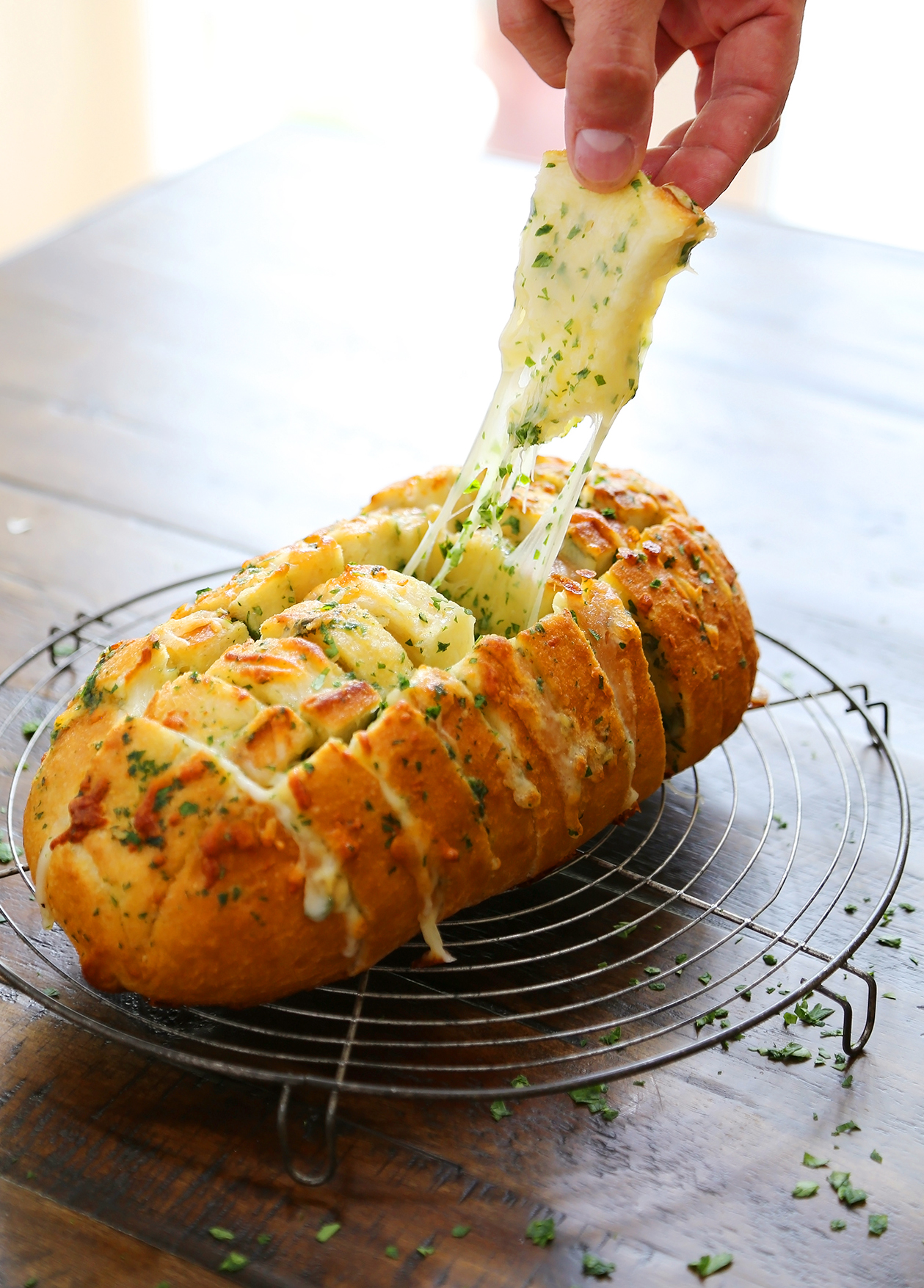 Cheesy Pull-Apart Garlic Bread - Gooey, golden and so addictive! Just 6 ingredients + 30 minutes to make. thecomfortofcooking.com