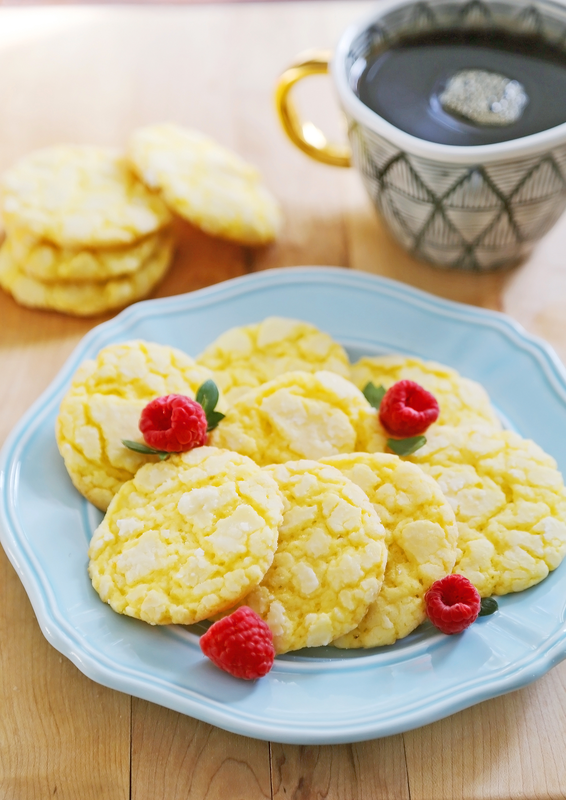http://www.thecomfortofcooking.com/wp-content/uploads/2020/12/5_Ingredient_Lemon_Cake_Mix_Cookies.jpg