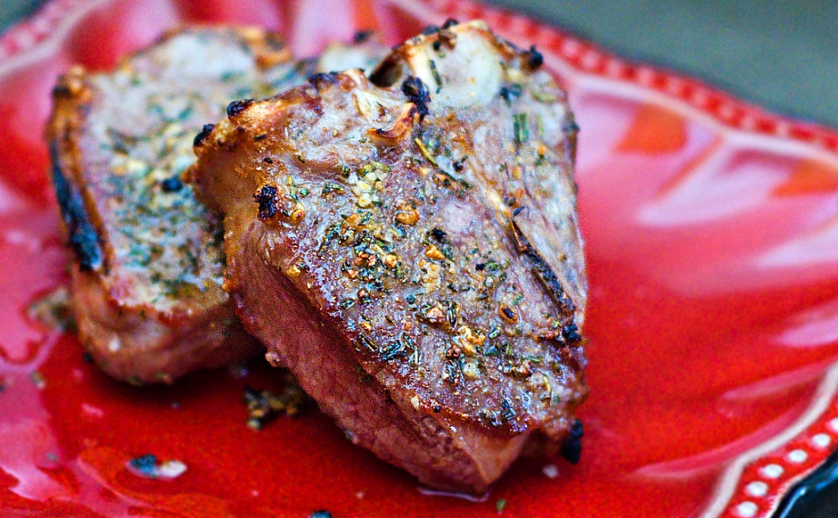 Lamb Chops with Garlic-Rosemary Sauce