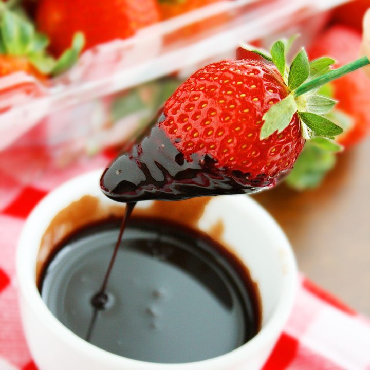 Homemade Chocolate Syrup﻿