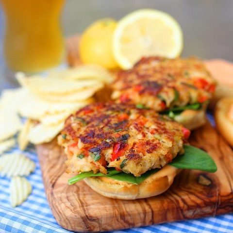 Crab Cake Sliders with Spicy Mayo