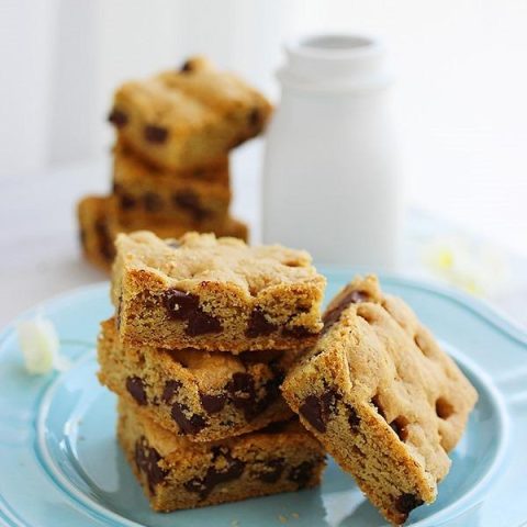 Soft ‘n Chewy Chocolate Chip Cookie Bars