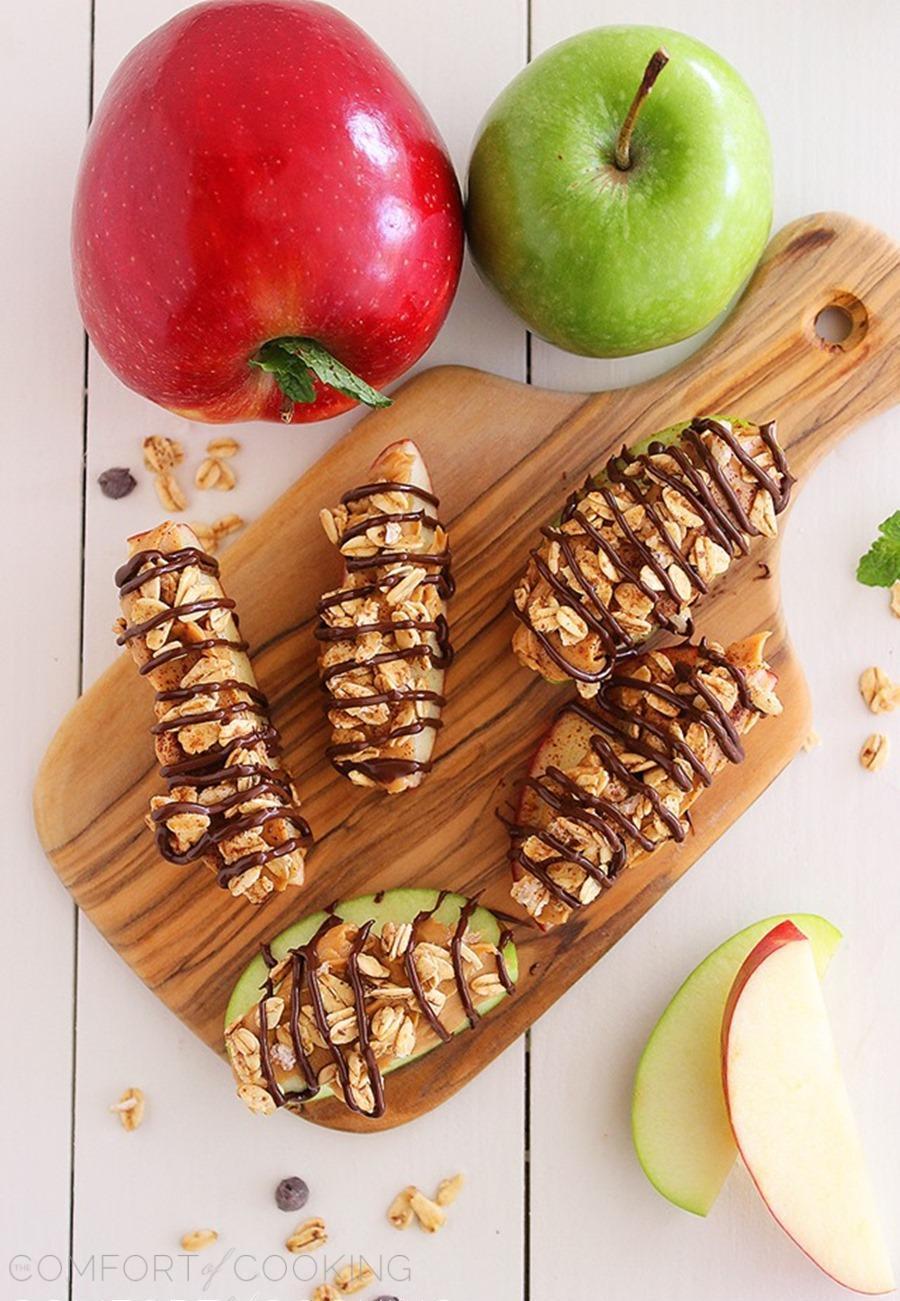 Chocolate-Peanut Butter Granola Apple Bites – Snack on these super easy, delicious and nutritious apple granola bites with a chocolate drizzle! | thecomfortofcooking.com