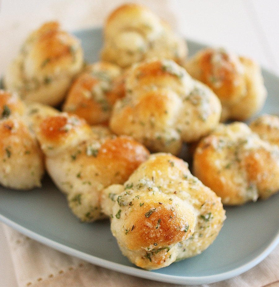 Quick & Easy Garlic Parmesan Knots