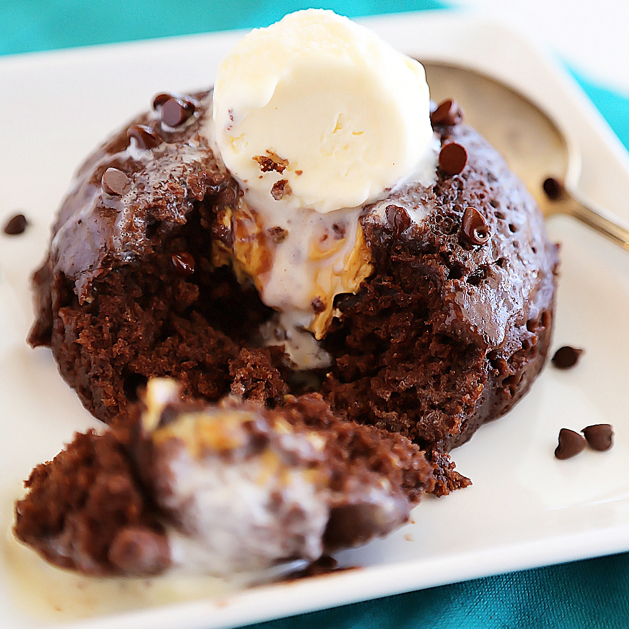 1-Minute Chocolate Peanut Butter Mug Cake