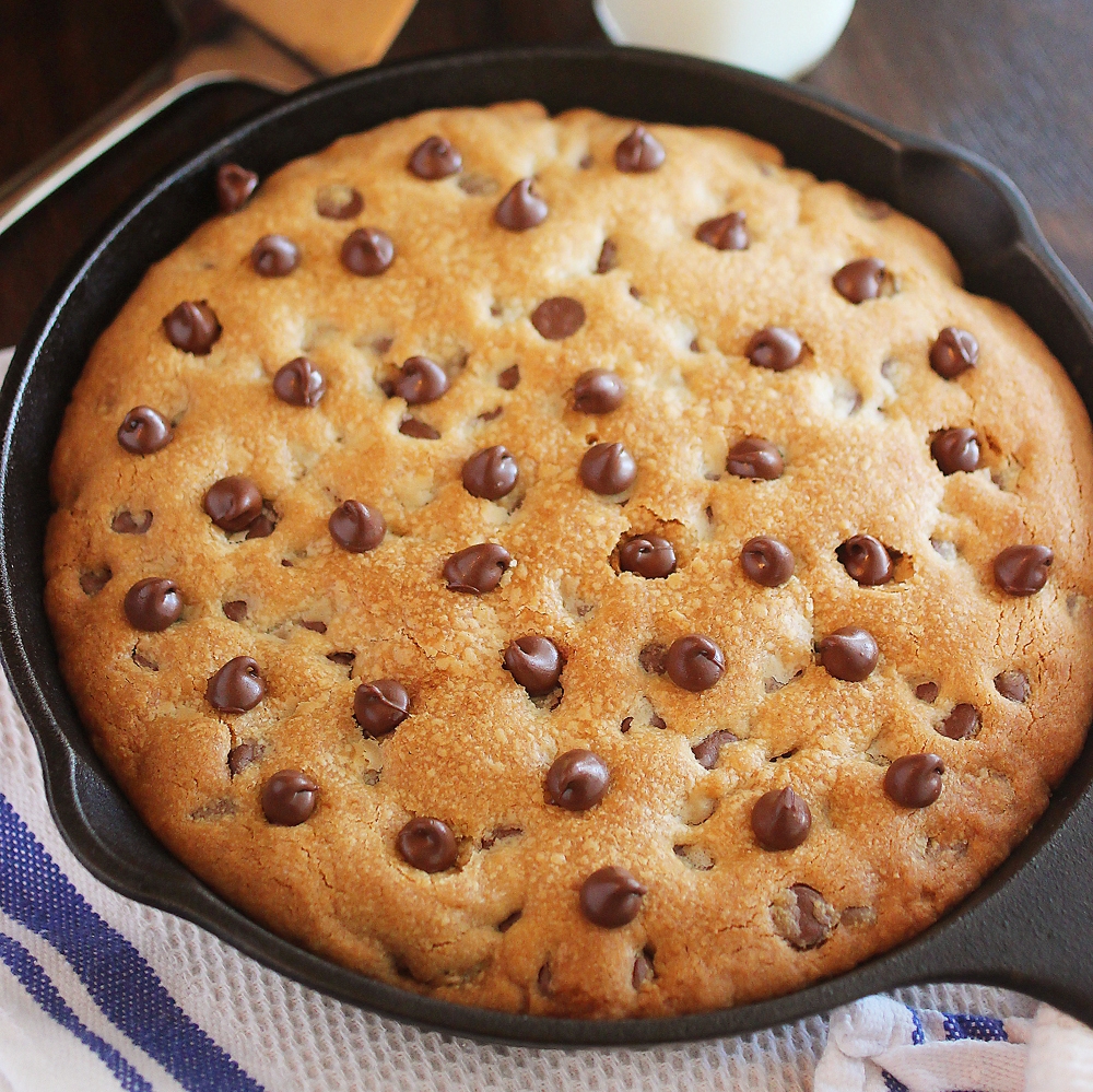 INDULGE Cast Iron Skillet Chocolate Chip Cookie Kit 5 Iron Skillet