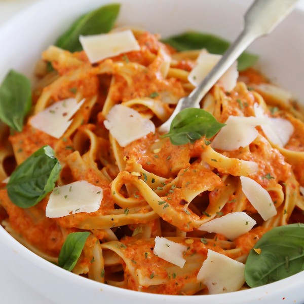 Creamy Roasted Red Pepper Pasta – The Comfort of Cooking