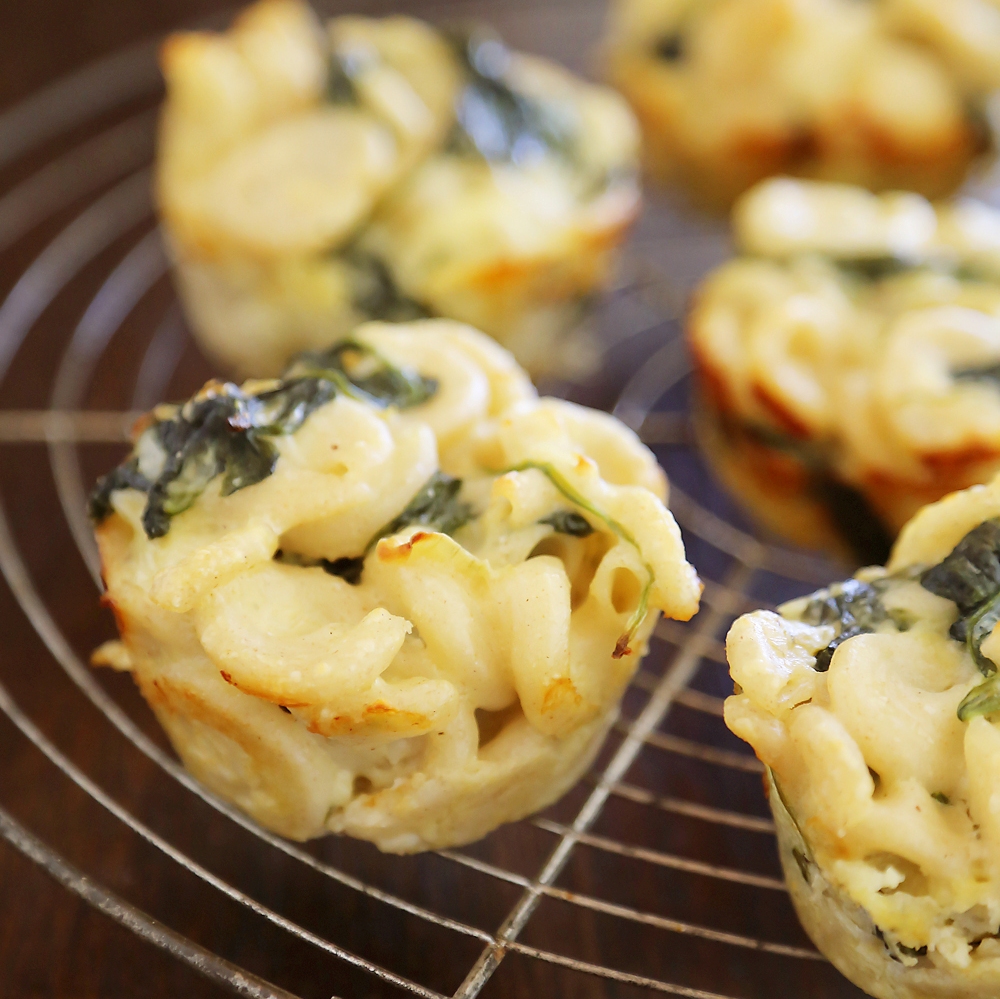 Spinach and Artichoke Macaroni and Cheese Bites