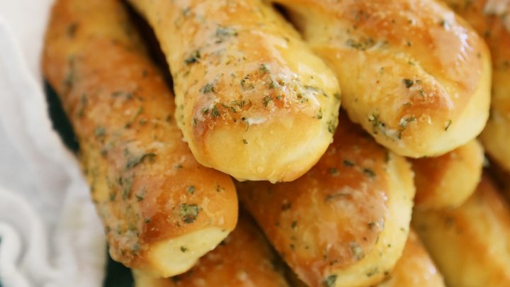 14 Minute Toaster Oven Garlic Bread - Chef Janet