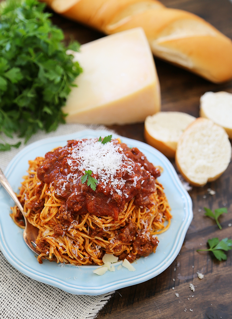 Slow Cooker Spaghetti Bolognese - A rich, classic Italian pasta sauce easily made in your slow cooker! Freeze for later, or dig in with a bowl of warm spaghetti! thecomfortofcooking.com