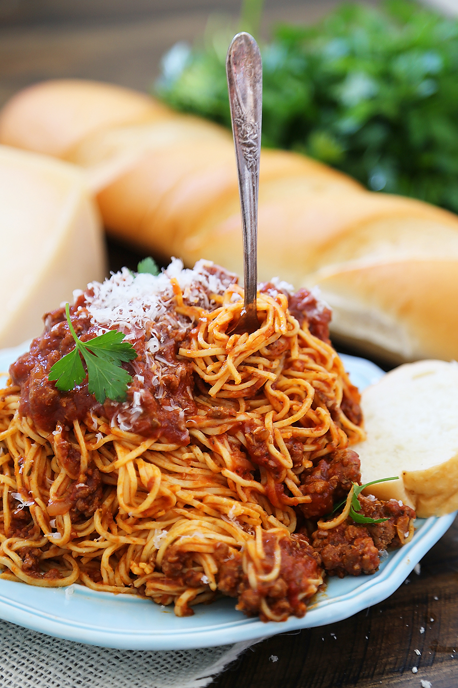 Slow Cooker Spaghetti Bolognese - A rich, classic Italian pasta sauce easily made in your slow cooker! Freeze for later, or dig in with a bowl of warm spaghetti! thecomfortofcooking.com