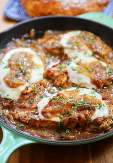 Skillet French Onion Chicken - Saucy, melt-in-your-mouth French onion chicken smothered in caramelized onion gravy, topped with melted cheese. Thecomfortofcooking.com