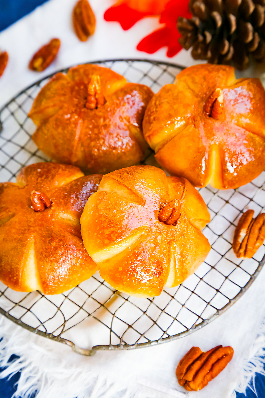 Pumpkin Dinner Rolls